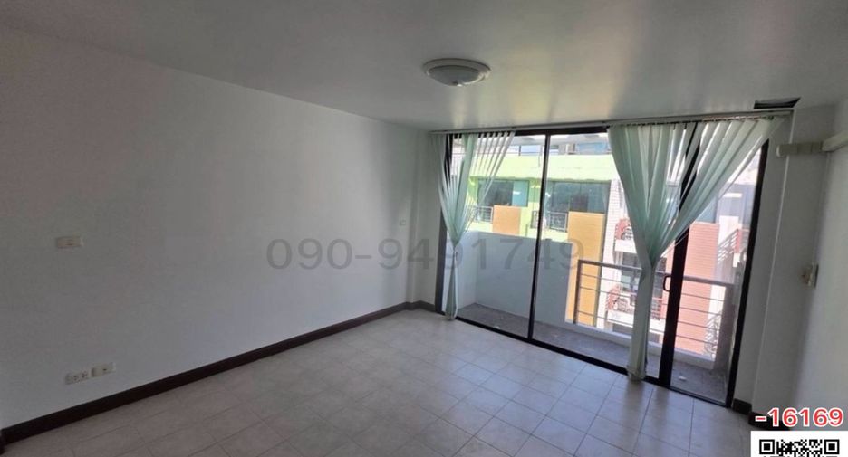 For rent 2 bedrooms retail Space in Khlong Sam Wa, Bangkok