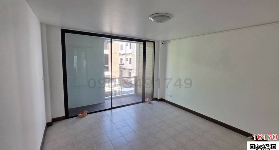 For sale 2 bedrooms retail Space in Khlong Sam Wa, Bangkok