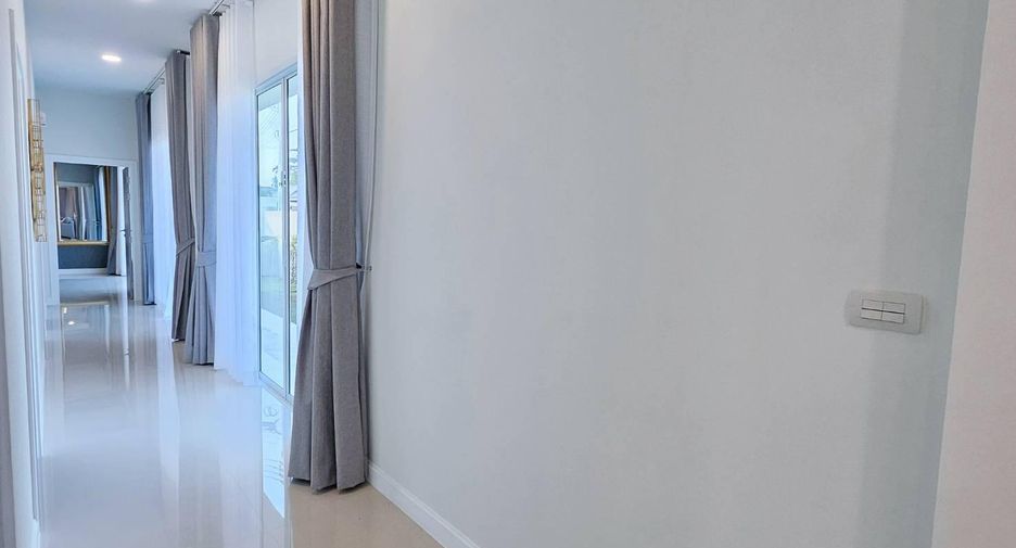 For rent and for sale 3 bedrooms villa in Bang Lamung, Chonburi