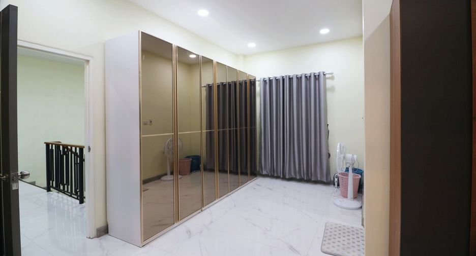 For sale 3 bedrooms house in Mueang Udon Thani, Udon Thani