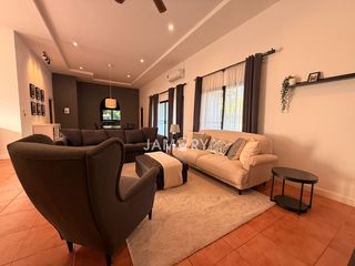 Haus zur Miete mit 4 Zimmer in Bang Lamung, Chonburi