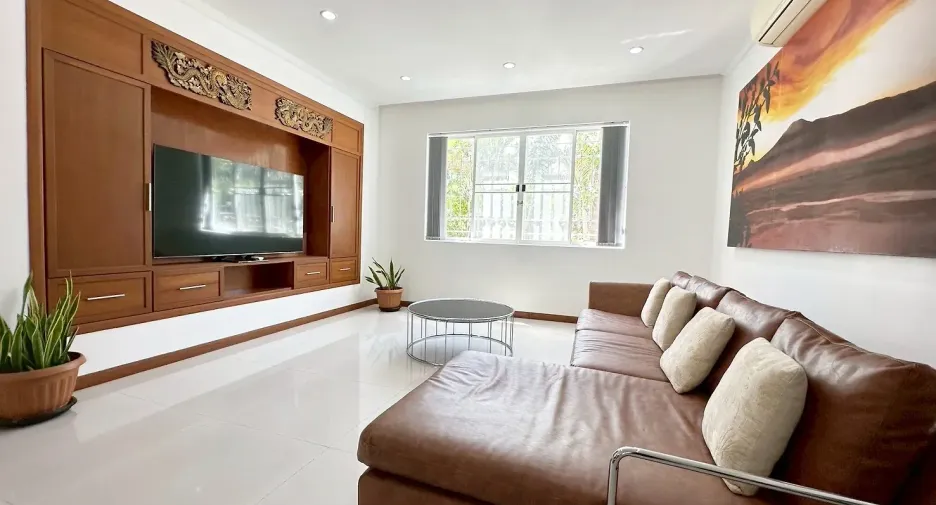 For rent and for sale 6 bedrooms house in Bang Lamung, Chonburi