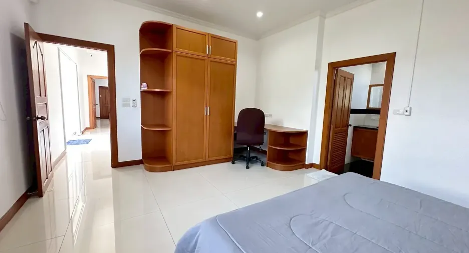 For rent and for sale 6 bedrooms house in Bang Lamung, Chonburi