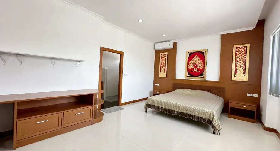 For rent and for sale 6 bedrooms house in Bang Lamung, Chonburi