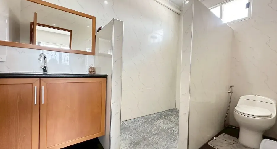 For rent and for sale 6 bedrooms house in Bang Lamung, Chonburi