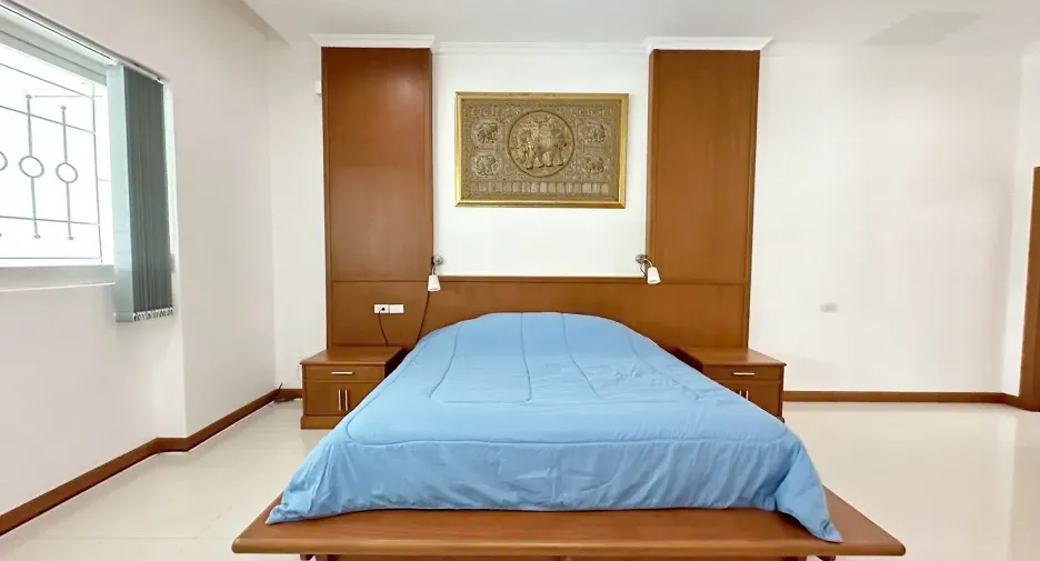 For rent and for sale 6 bedrooms house in Bang Lamung, Chonburi