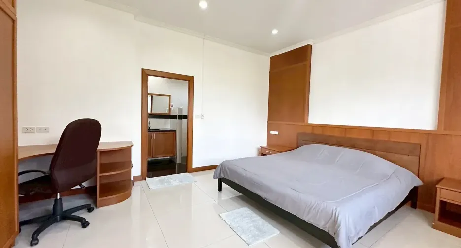 For rent and for sale 6 bedrooms house in Bang Lamung, Chonburi