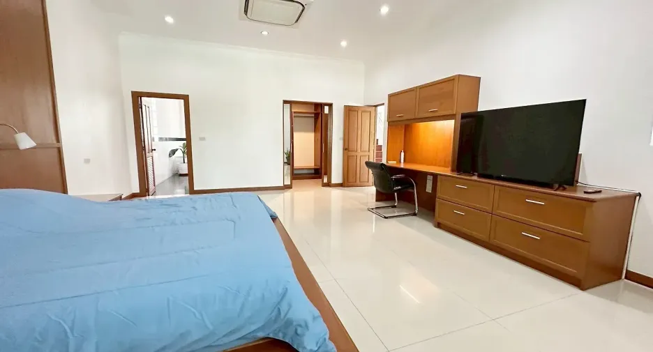 For rent and for sale 6 bedrooms house in Bang Lamung, Chonburi