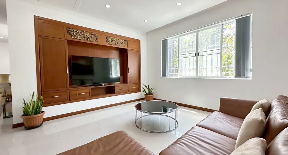 For rent and for sale 6 bedrooms house in Bang Lamung, Chonburi