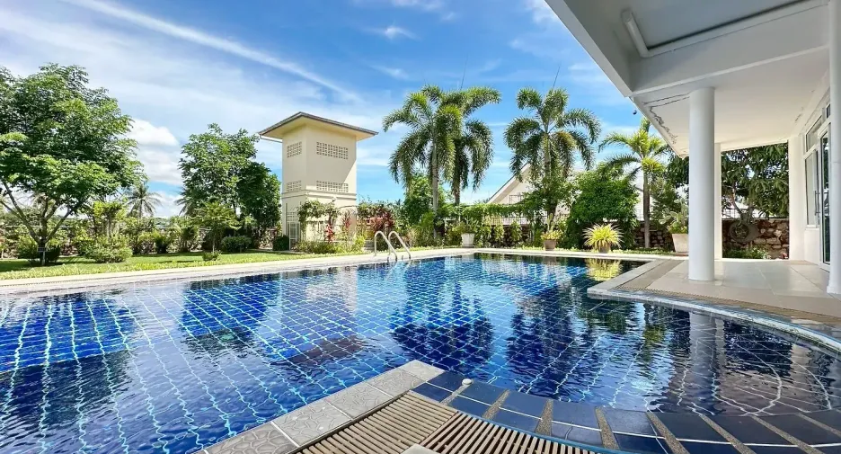 For rent and for sale 6 bedrooms house in Bang Lamung, Chonburi