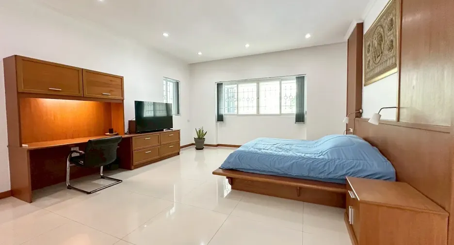 For rent and for sale 6 bedrooms house in Bang Lamung, Chonburi