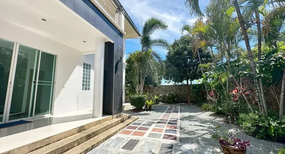 For rent and for sale 6 bedrooms house in Bang Lamung, Chonburi