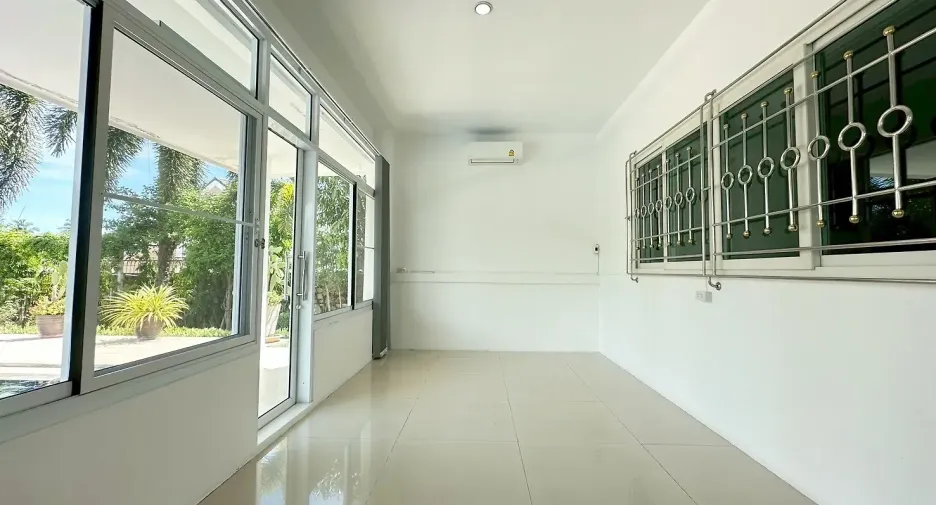 For rent and for sale 6 bedrooms house in Bang Lamung, Chonburi