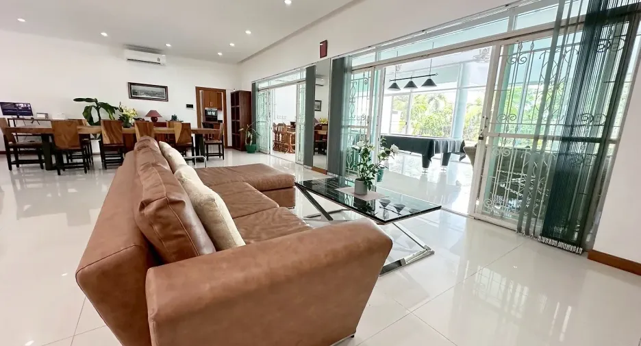For rent and for sale 6 bedrooms house in Bang Lamung, Chonburi