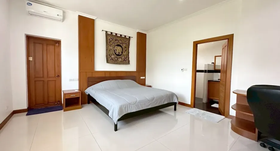 For rent and for sale 6 bedrooms house in Bang Lamung, Chonburi