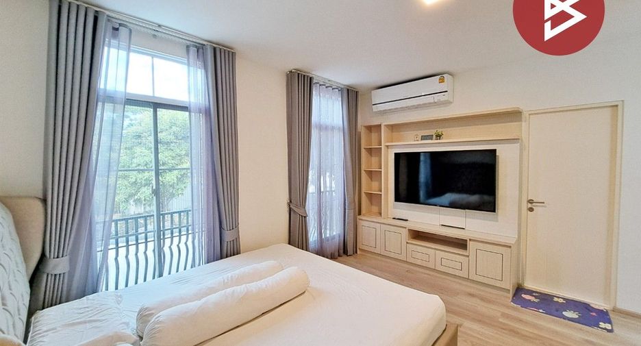 Casa adosada en venta de 3 habitaciones en Bang Phli, Samut Prakan