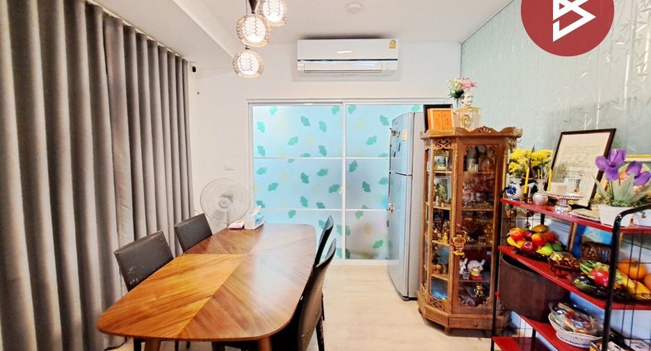Casa adosada en venta de 3 habitaciones en Bang Phli, Samut Prakan