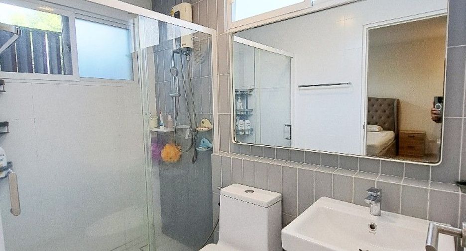 Casa adosada en venta de 3 habitaciones en Bang Phli, Samut Prakan