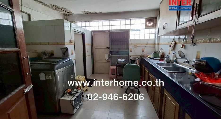 For sale 3 bedrooms retail Space in Phasi Charoen, Bangkok