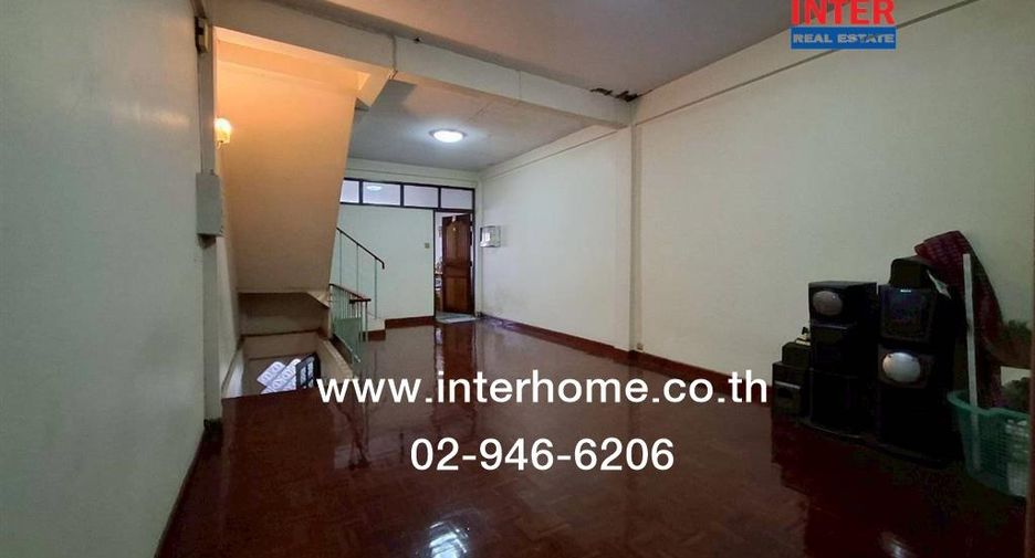 For sale 3 bedrooms retail Space in Phasi Charoen, Bangkok