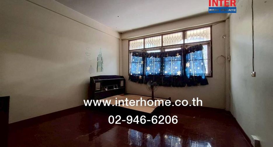 For sale 3 bedrooms retail Space in Phasi Charoen, Bangkok