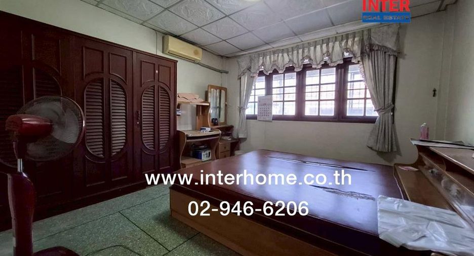 For sale 3 bedrooms retail Space in Phasi Charoen, Bangkok