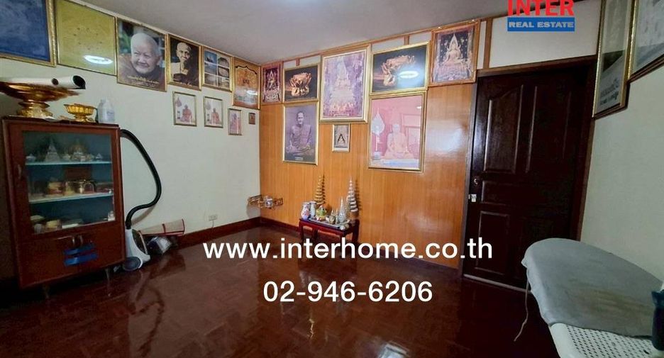 For sale 3 bedrooms retail Space in Phasi Charoen, Bangkok