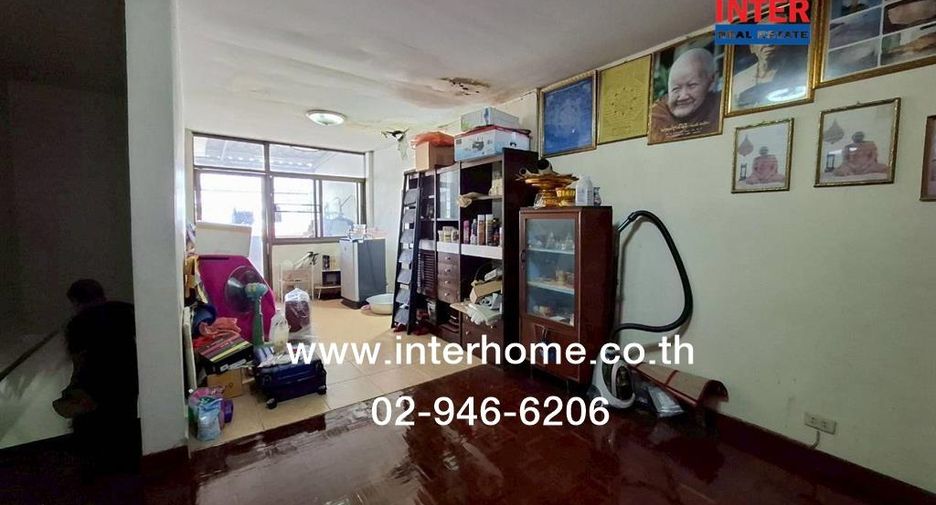 For sale 3 bedrooms retail Space in Phasi Charoen, Bangkok