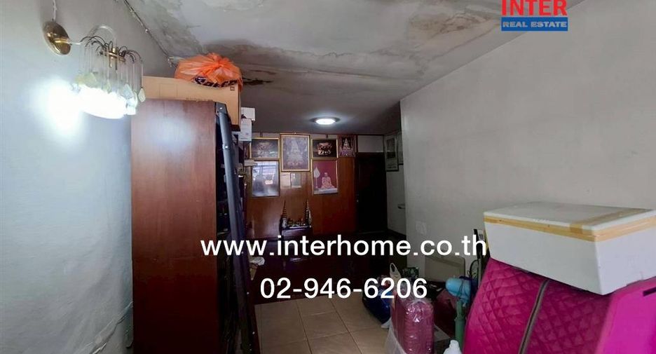 For sale 3 bedrooms retail Space in Phasi Charoen, Bangkok