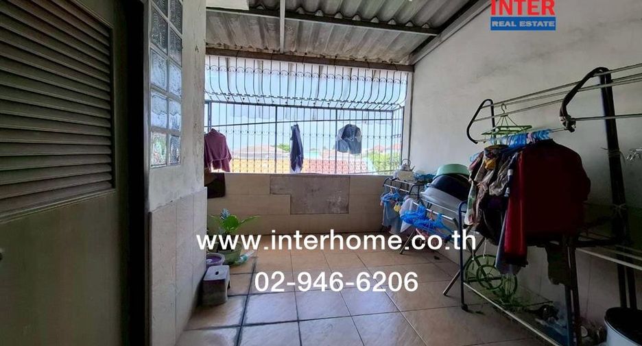 For sale 3 bedrooms retail Space in Phasi Charoen, Bangkok