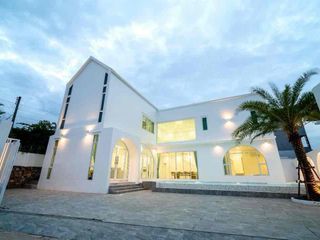 Villa zur Miete und zum Kauf mit 4 Zimmer in Bang Lamung, Chonburi