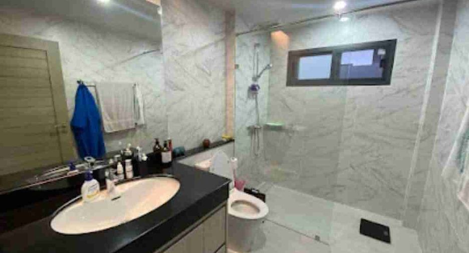 For sale 2 ベッドルーム villa in Bang Lamung, Chonburi