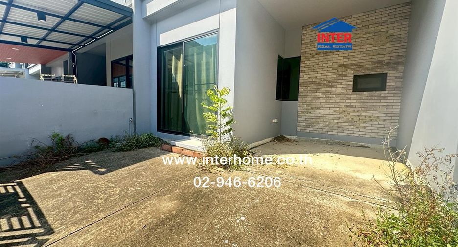 For sale 3 bedrooms townhouse in Mueang Pathum Thani, Pathum Thani