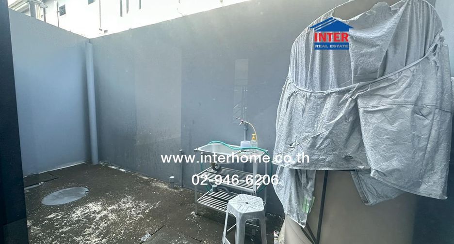 For sale 3 bedrooms townhouse in Mueang Pathum Thani, Pathum Thani