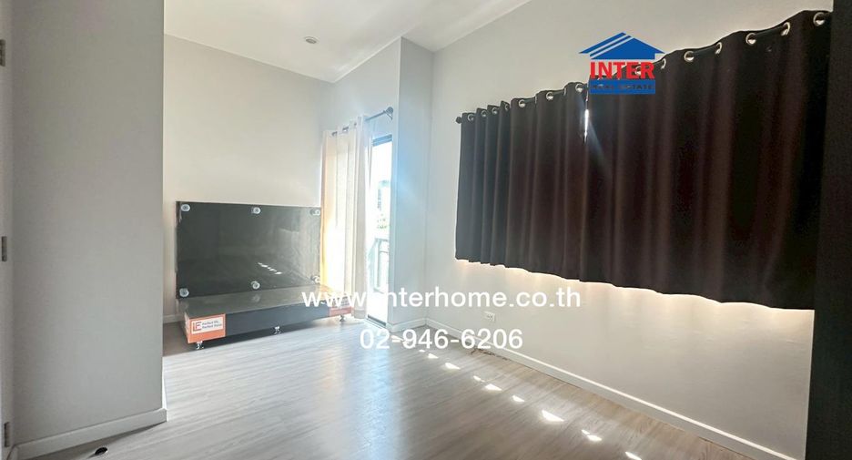 For sale 3 bedrooms townhouse in Mueang Pathum Thani, Pathum Thani