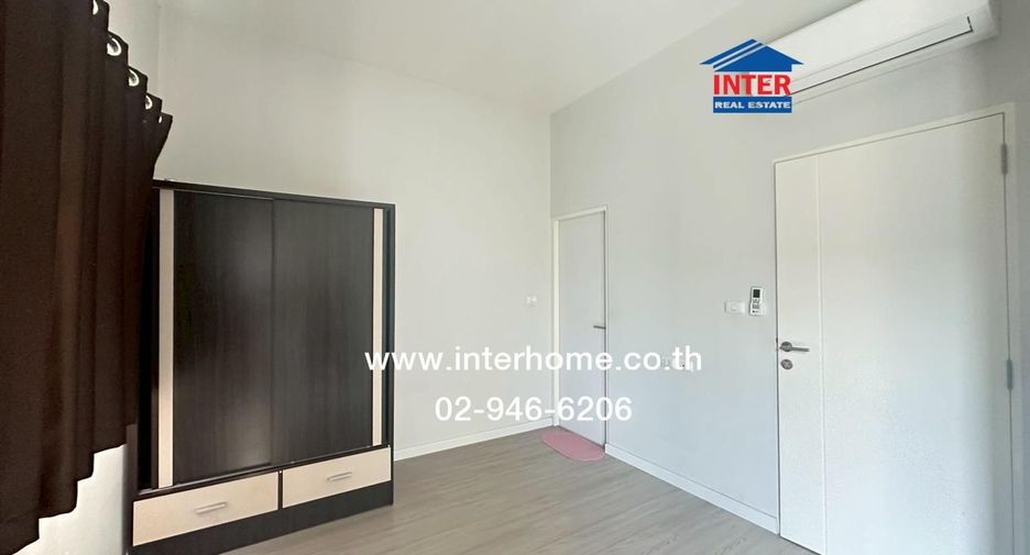 For sale 3 bedrooms townhouse in Mueang Pathum Thani, Pathum Thani