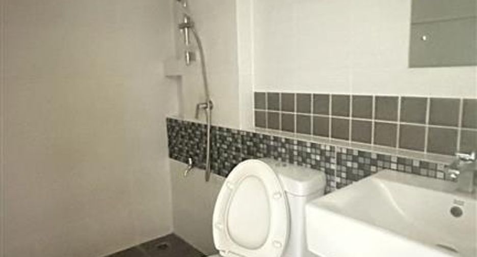 For sale 3 bedrooms townhouse in Mueang Pathum Thani, Pathum Thani