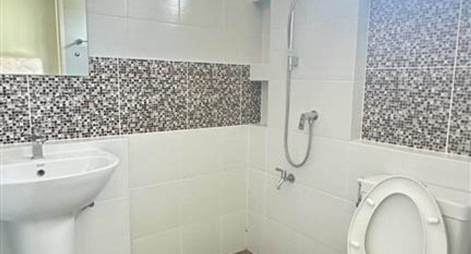 For sale 3 bedrooms townhouse in Mueang Pathum Thani, Pathum Thani