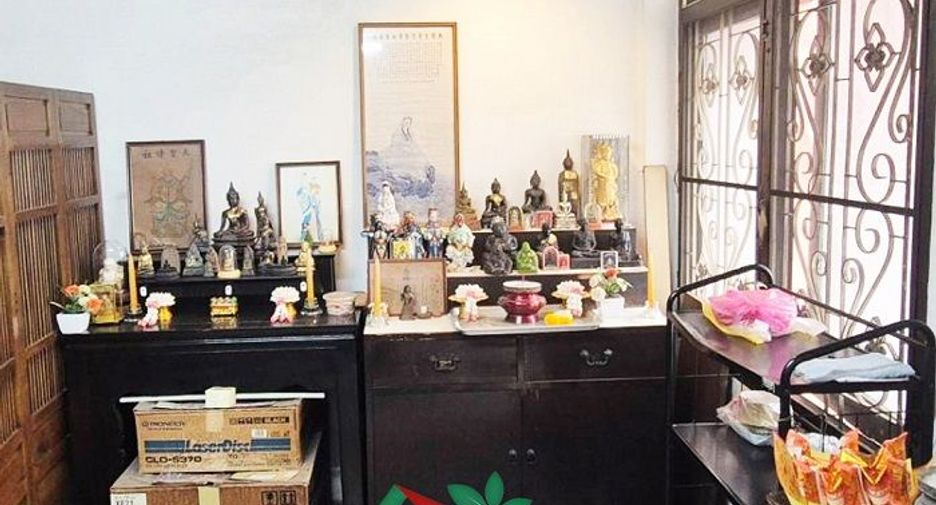 For sale 3 bedrooms retail Space in Bang Rak, Bangkok