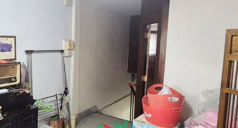 For sale 3 bedrooms retail Space in Bang Rak, Bangkok