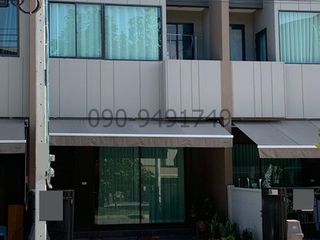 Casa adosada en alquiler de 3 habitaciones en Saphan Sung, Bangkok