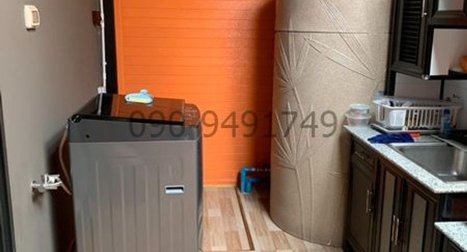 For rent 3 bedrooms townhouse in Saphan Sung, Bangkok