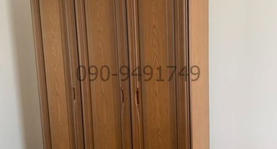 For rent 3 bedrooms townhouse in Saphan Sung, Bangkok