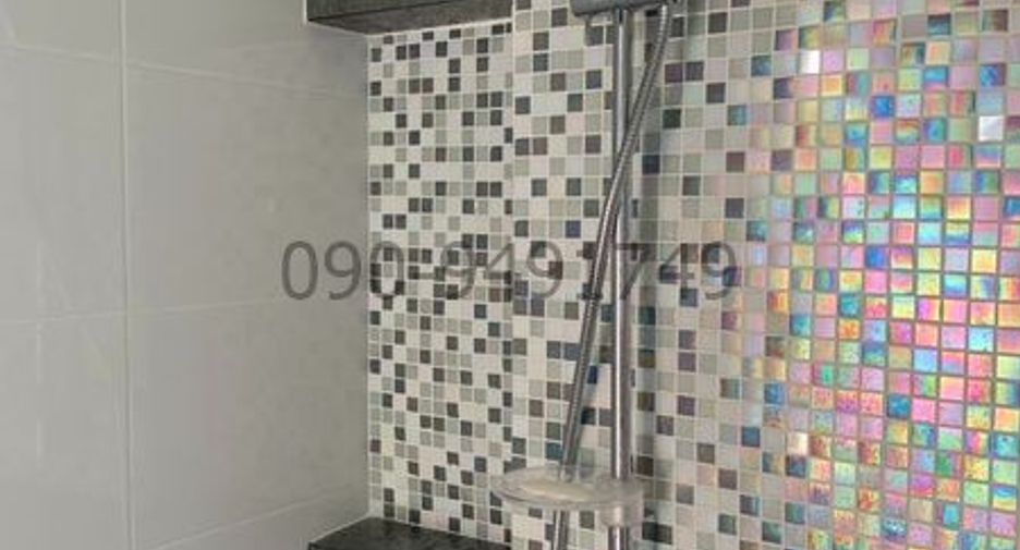 For rent 3 bedrooms townhouse in Saphan Sung, Bangkok