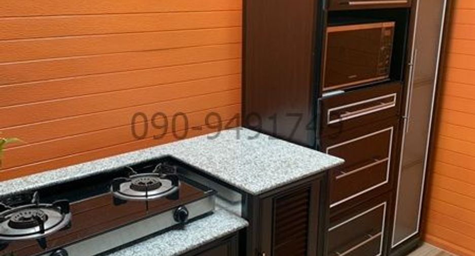 For rent 3 bedrooms townhouse in Saphan Sung, Bangkok