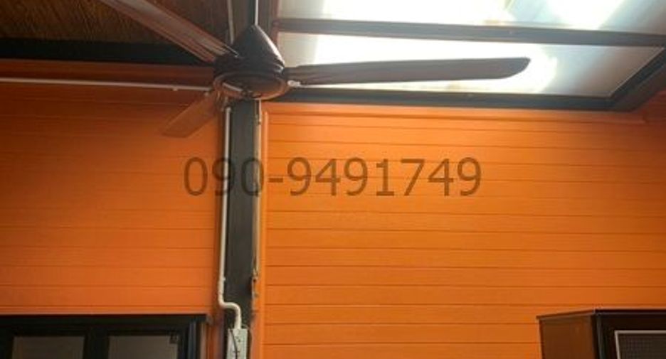 For rent 3 bedrooms townhouse in Saphan Sung, Bangkok