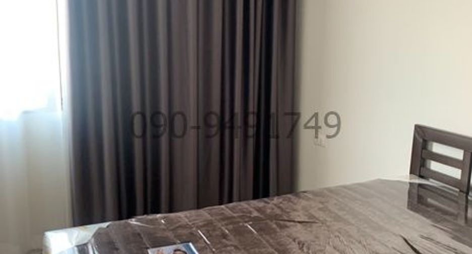 For rent 3 bedrooms townhouse in Saphan Sung, Bangkok