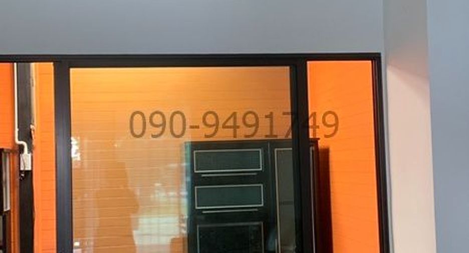 For rent 3 bedrooms townhouse in Saphan Sung, Bangkok