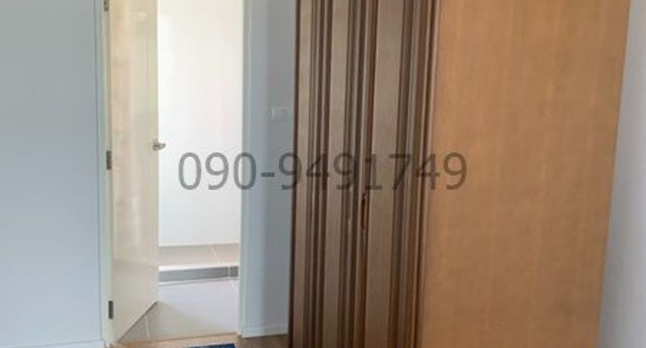 For rent 3 bedrooms townhouse in Saphan Sung, Bangkok