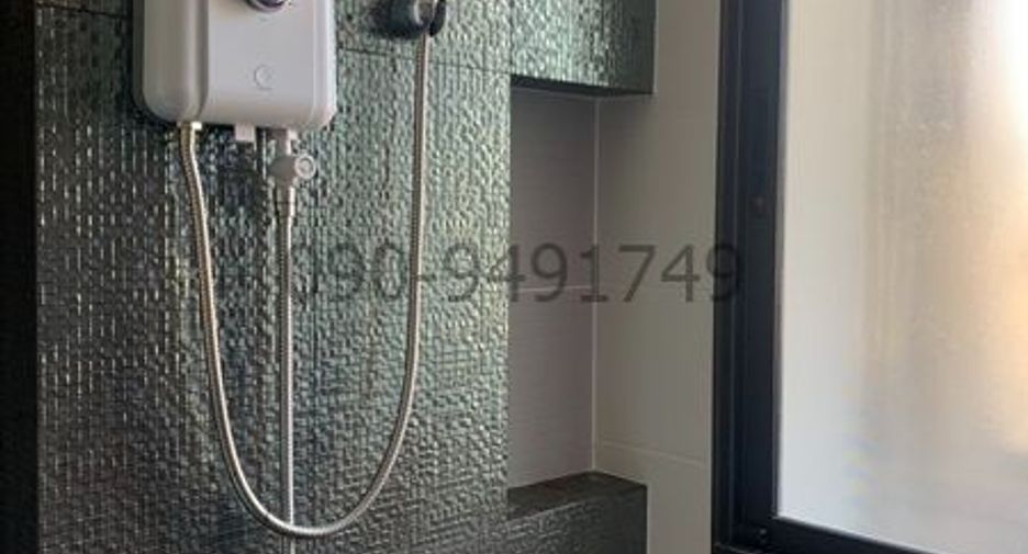 For rent 3 bedrooms townhouse in Saphan Sung, Bangkok